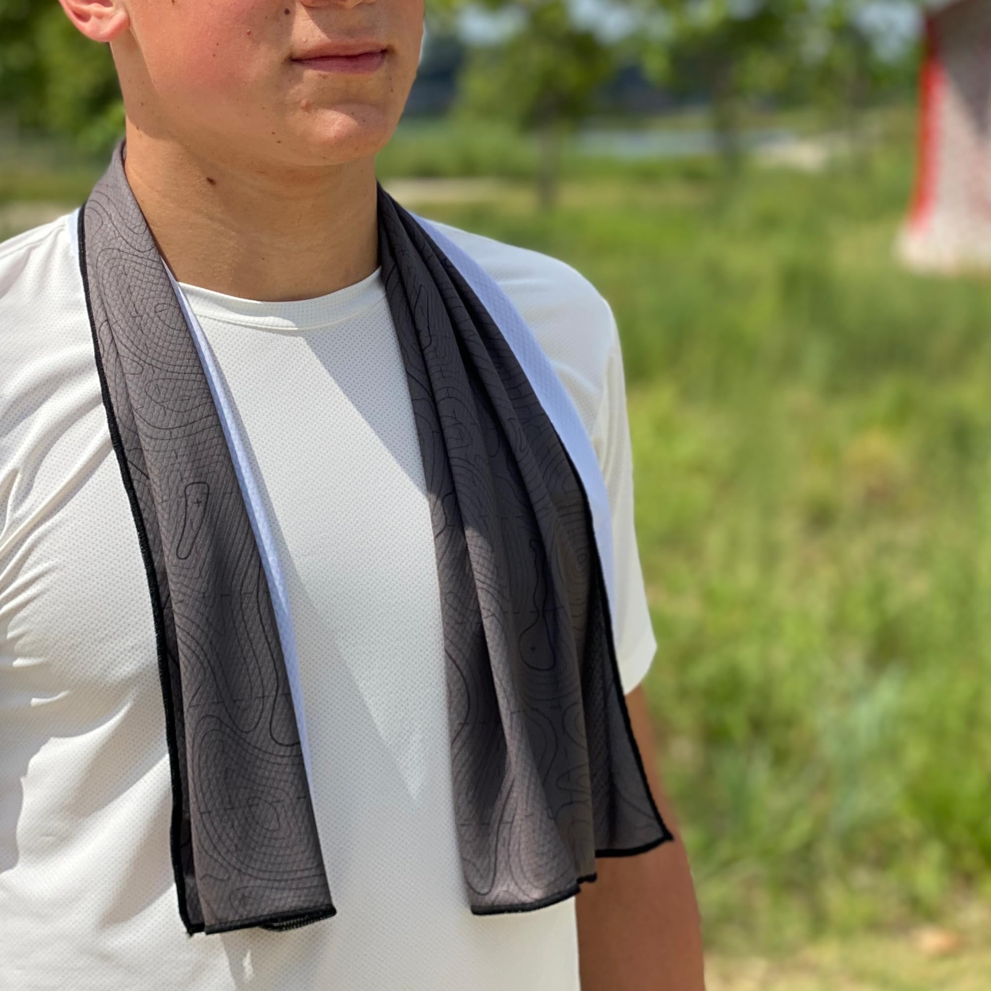 SHAKEitCOOL Extended Size Cooling Towel – Be Cool in Style - Heat Relief, Soft, Lightweight, Sun Protection, Easy Clean - Perfect for Biking, Hiking, Running, Yoga, Golf - Blue Purple Wave M